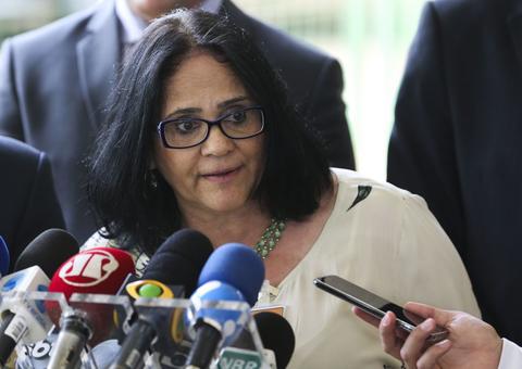 ‘Não é a política que vai mudar esta nação, é a igreja’, diz Damares Alves