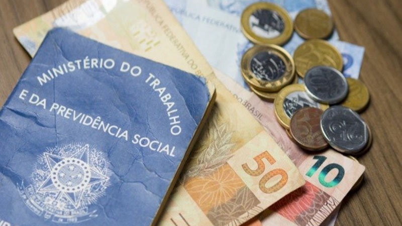 Fazenda sugere fim do abono salarial e revisão do reajuste do mínimo