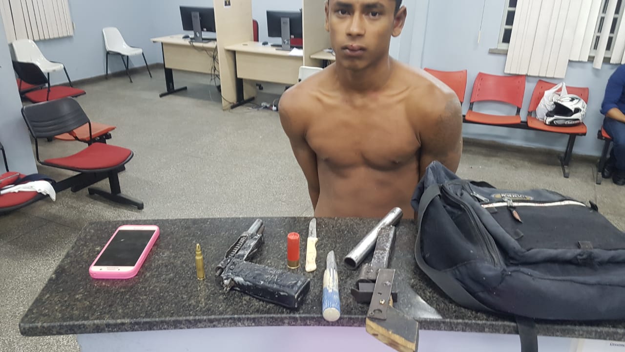 Em Manaus, suspeito de participar de assalto a ônibus é preso em matagal