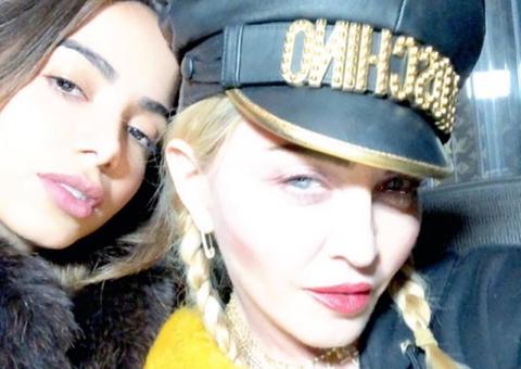 Anitta posta selfie com Madonna e lacra na internet
