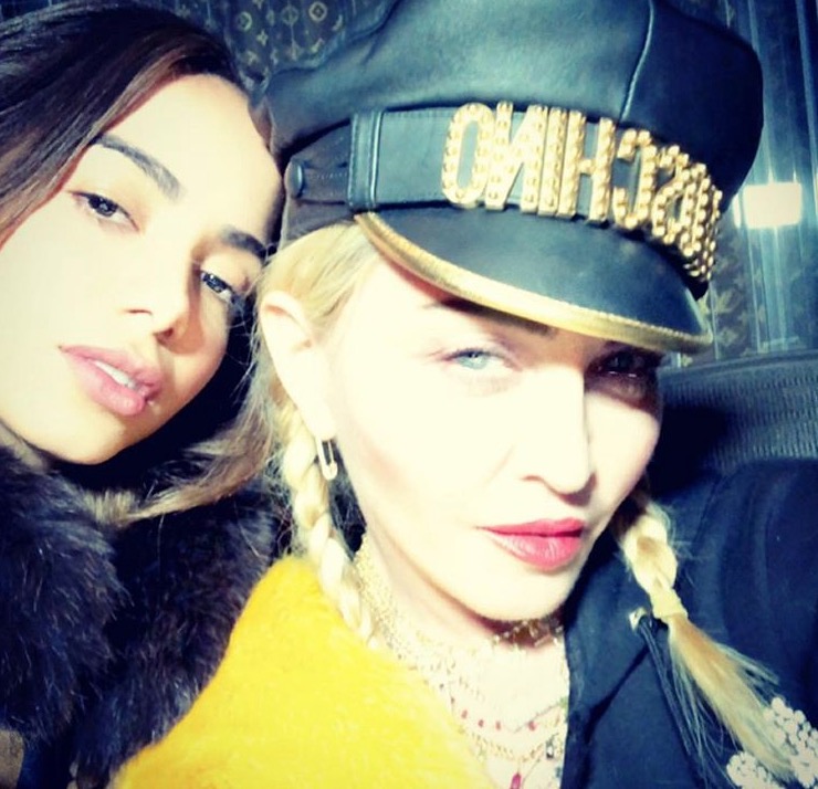 Madonna posa com Anitta em estúdio e comemora no Instagram