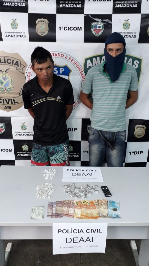 Polícia prende jovem e apreende adolescente com 90 trouxinhas de drogas em Manaus 