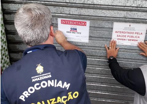 Procon apreende quase 700 kg de alimentos vencidos e interdita mercadinho em Manaus