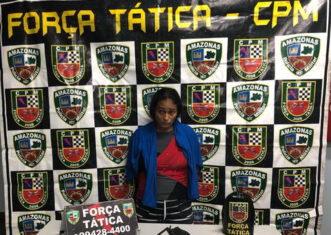 Em Manaus, 'tia da droga' pula muros de casas para tentar escapar da polícia