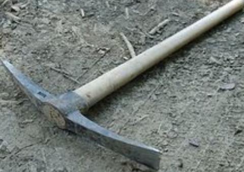 Homem é preso ao ser flagrado tentando matar esposa a golpes de picareta em Manaus