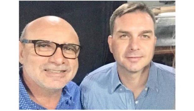 Oito funcionários fizeram depósitos em conta de ex-assessor de Flávio Bolsonaro