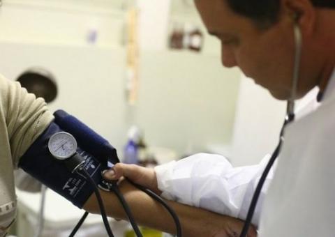 Mais Médicos: Governo libera inscrições para profissionais formados no exterior