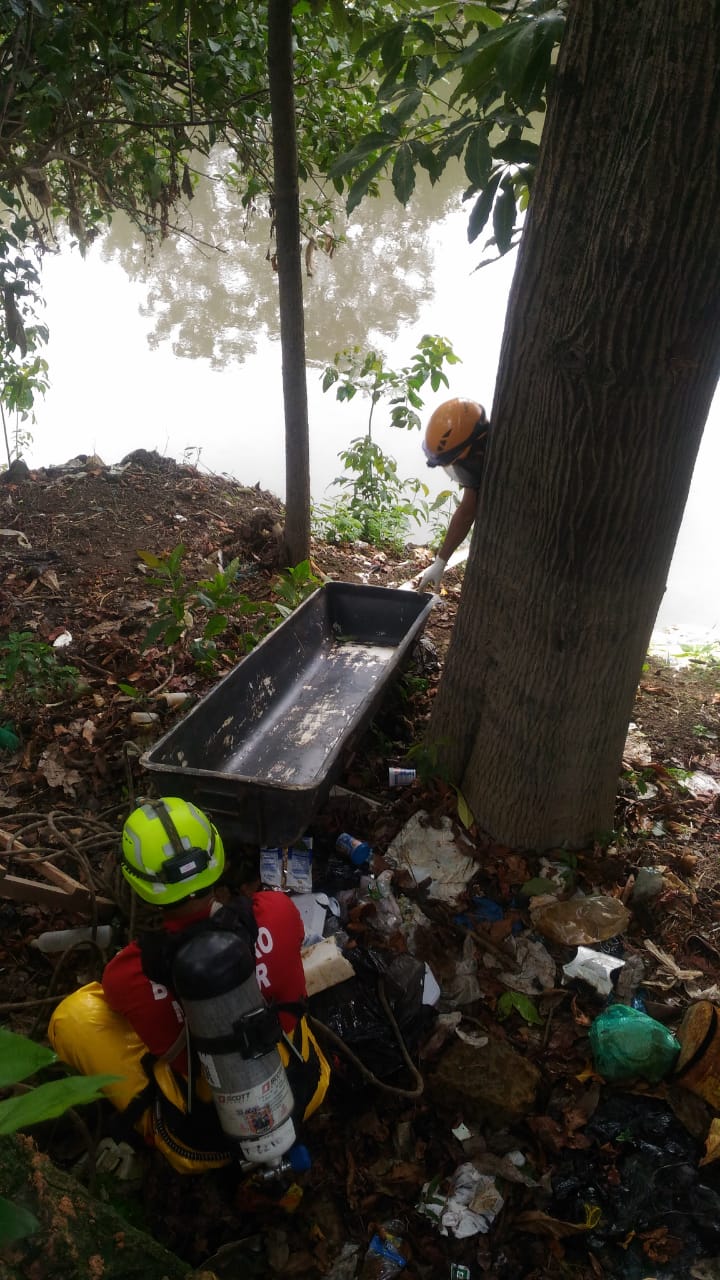Corpo esquartejado é encontrado boiando em igarapé de Manaus 