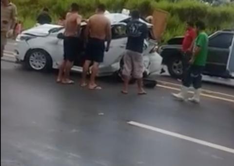 Vídeo: Grave acidente deixa duas pessoas feridas na AM - 070
