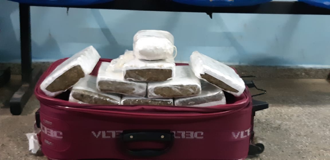 Polícia Federal apreende maconha e cocaína em porto no Amazonas