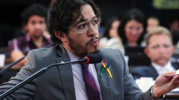 Bolsonaro pede para STF desarquivar processo contra Jean Wyllys