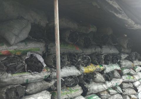 Carga com mais de 3 toneladas de carvão ilegal é apreendida em Manaus