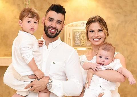 Gusttavo Lima e Andressa Suita batizam Samuel, veja fotos