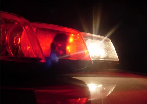 Idoso é roubado por moradores de rua após passar mal e capotar carro