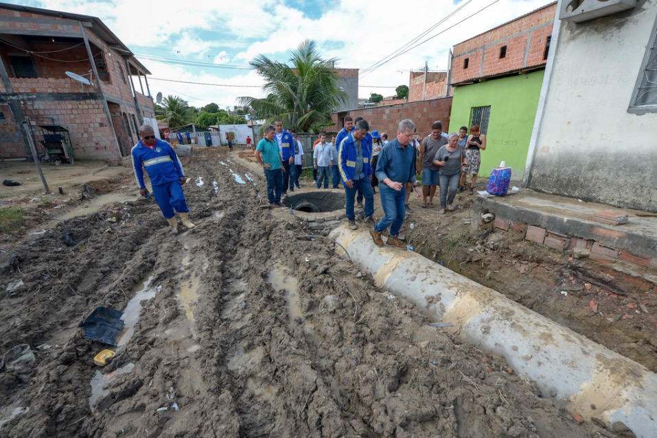 Comunidade em Manaus ‘sai da lama’ com implantação da rede de drenagem e asfalto
