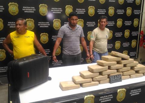 Comandante e tripulante de barco são presos transportando 24 kg de drogas para Manaus