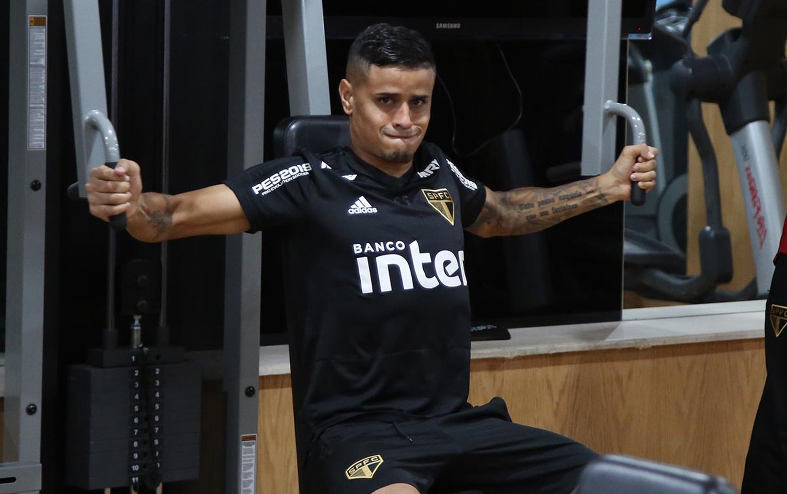 Jogador do São Paulo é suspeito de agredir mulher de 21 anos 