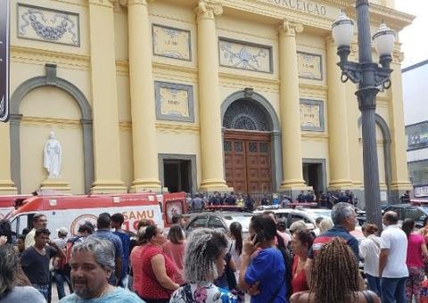 Idoso chora morte do filho, mas agradece por mulher estar viva 'Parou bala com a mão'