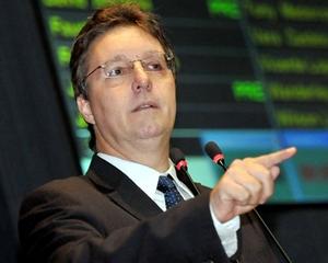 Luiz Castro incorpora  governo e vota contra o  trabalhador