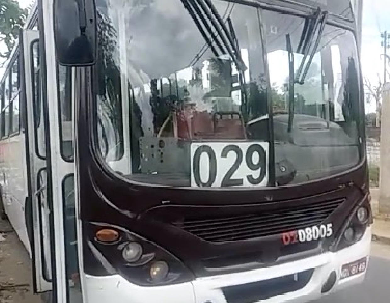 Motorista de ônibus é esfaqueado durante assalto em Manaus