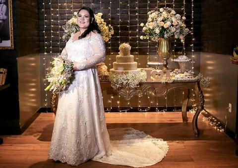 Mulher oferece recompensa por vestido roubado horas depois do casamento