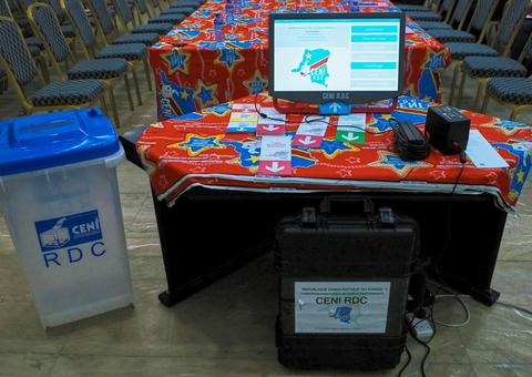 Fogo destrói milhares de urnas a 10 dias de eleição na República Democrática do Congo