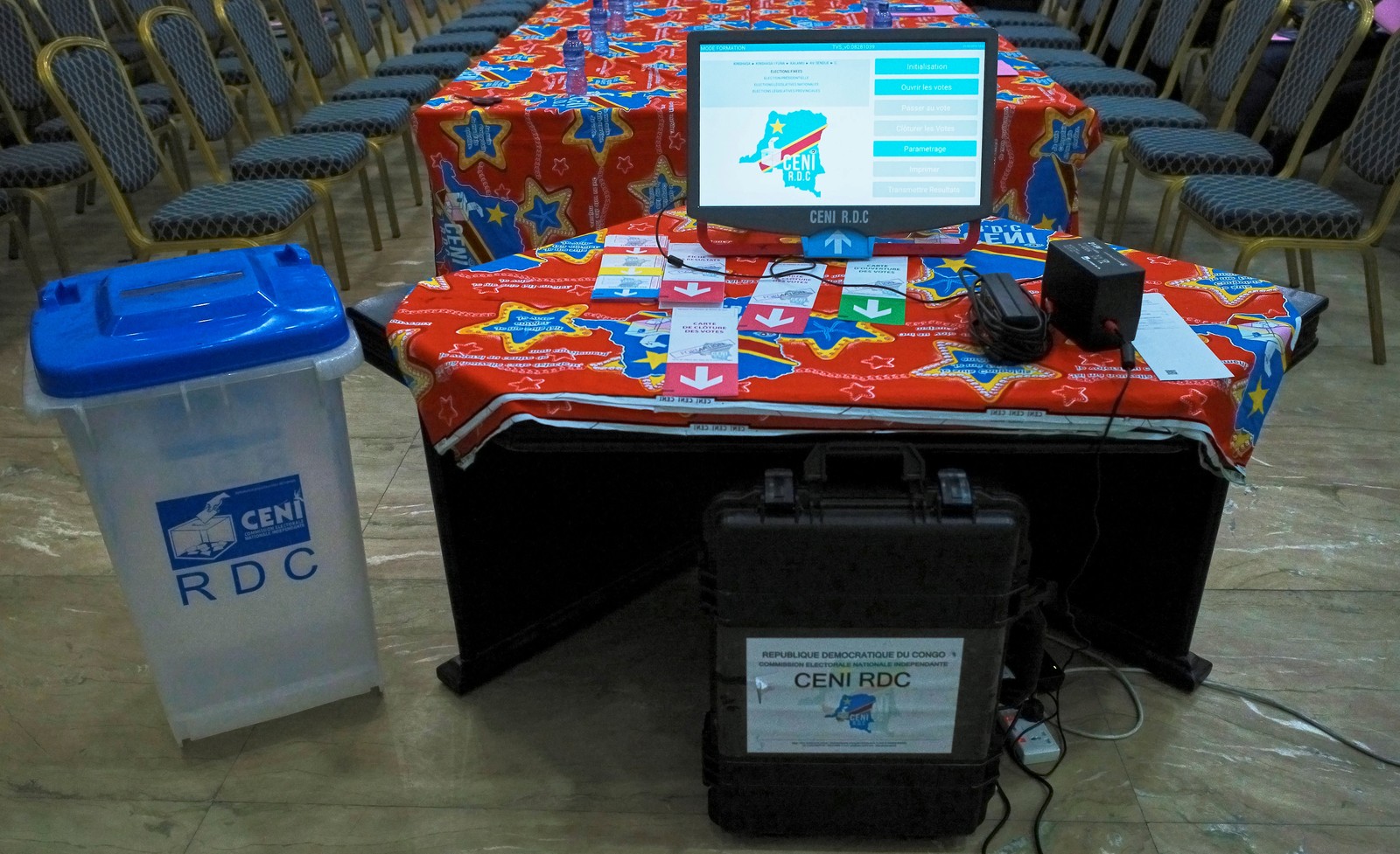 Fogo destrói milhares de urnas a 10 dias de eleição na República Democrática do Congo