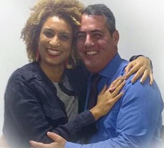 Polícia cumpre mandados na casa de vereador suspeito de planejar morte de Marielle