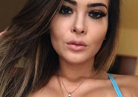 Geisy Arruda descobre foto em site de acompanhantes e se irrita com preço: 'tá de brincadeira né?'