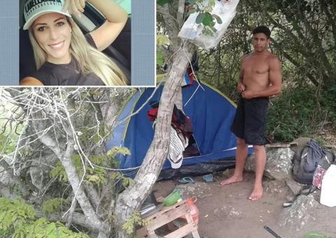 Foto coloca suspeito de matar turista na cena do crime em Arraial do Cabo