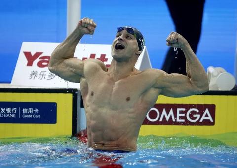 Nicholas Santos conquista ouro e se torna o nadador mais velho a ser campeão mundial 