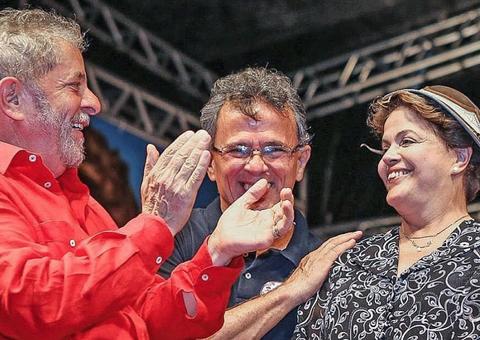 Lula pede que Dilma tenha 'força para atacar', em carta por seu aniversário
