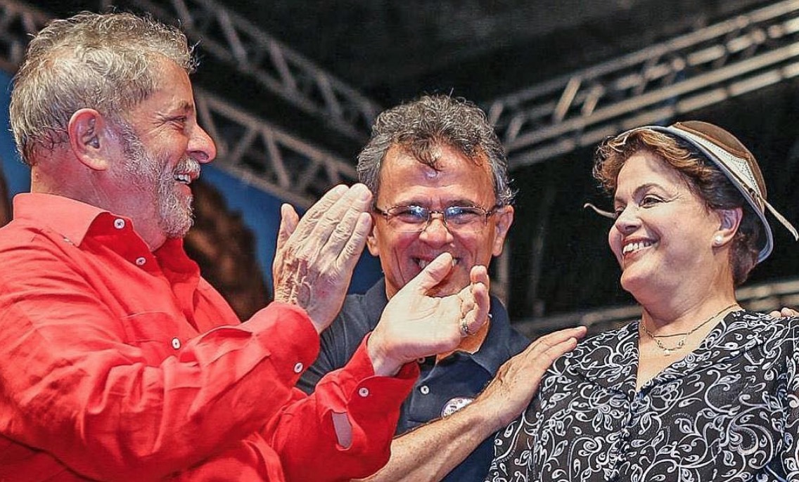 Lula pede que Dilma tenha 'força para atacar', em carta por seu aniversário