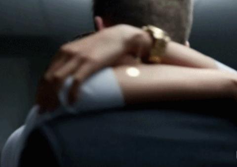 Beijo entre colegas no ambiente de trabalho não é motivo para justa causa