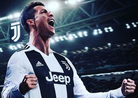 Cristiano Ronaldo marca o 5000º gol da Juventus no Italiano em vitória sobre Torino