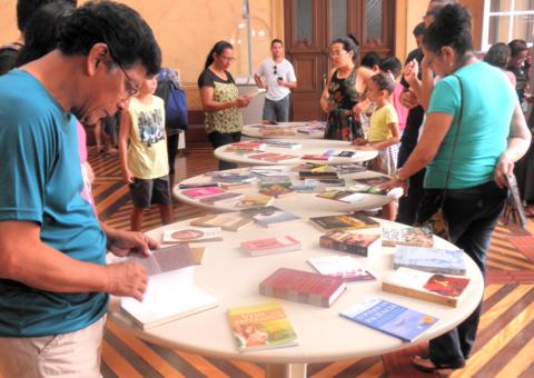 Última 'Feira de Troca de Livros e Gibis' do ano acontece neste domingo
