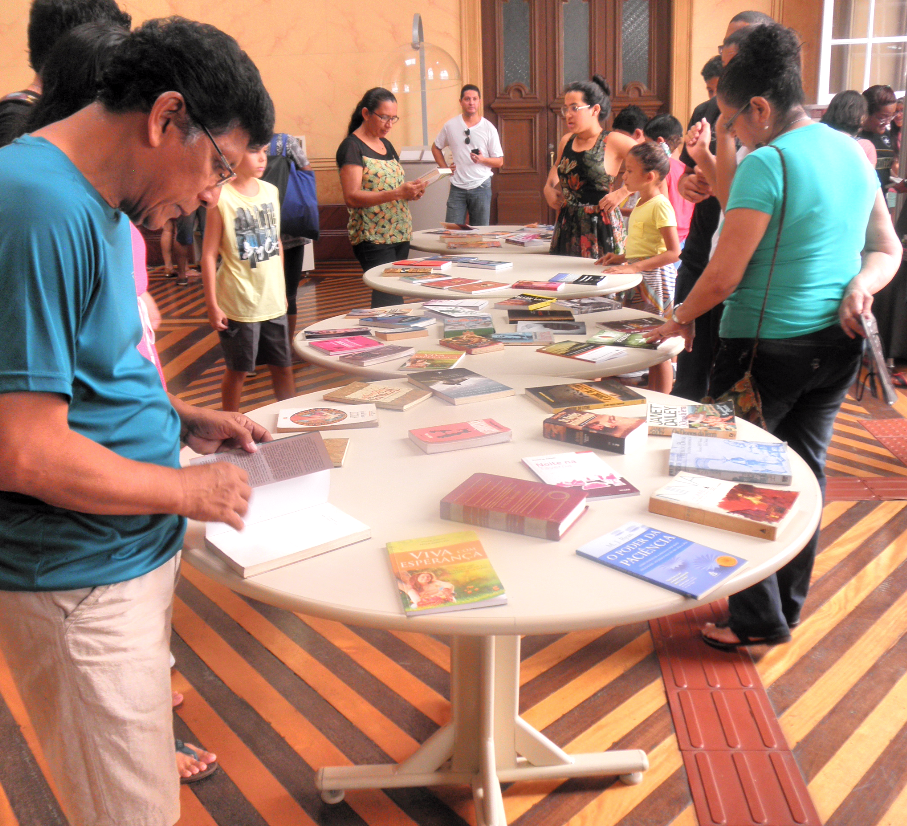 Última 'Feira de Troca de Livros e Gibis' do ano acontece neste domingo