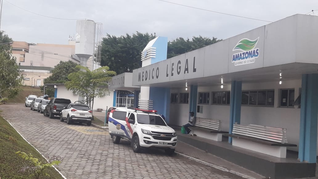 Eletricista crava faca no coração de vizinho durante discussão em Manaus