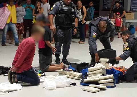 Dupla é detida ao desembarcar com 36 Kg de drogas em porto de Manaus