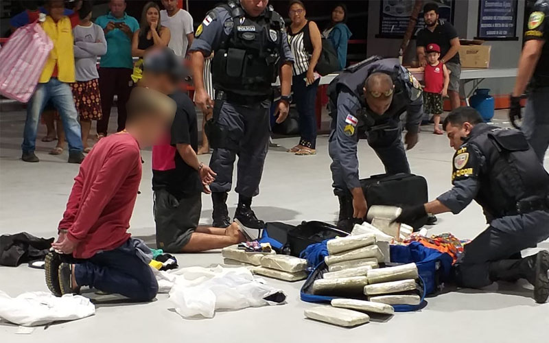 Dupla é detida ao desembarcar com 36 Kg de drogas em porto de Manaus