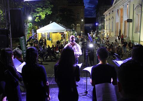 Natal do Abraço na Feira do Paço continua neste domingo com espetáculo gratuito