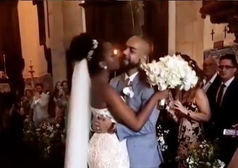  Iza se casa com produtor musical no Rio de Janeiro; veja fotos e vídeos