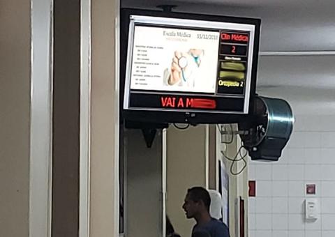 Painel de hospital exibe palavrão após paciente reclamar de demora