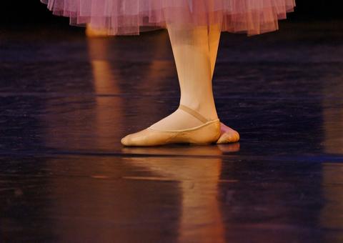 Ufam abre inscrições para cursos gratuitos de dança, atividades circenses e ginástica