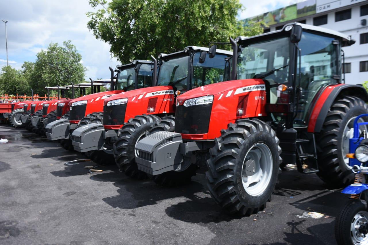 Governo do Amazonas entrega 70 mil implementos agrícolas 