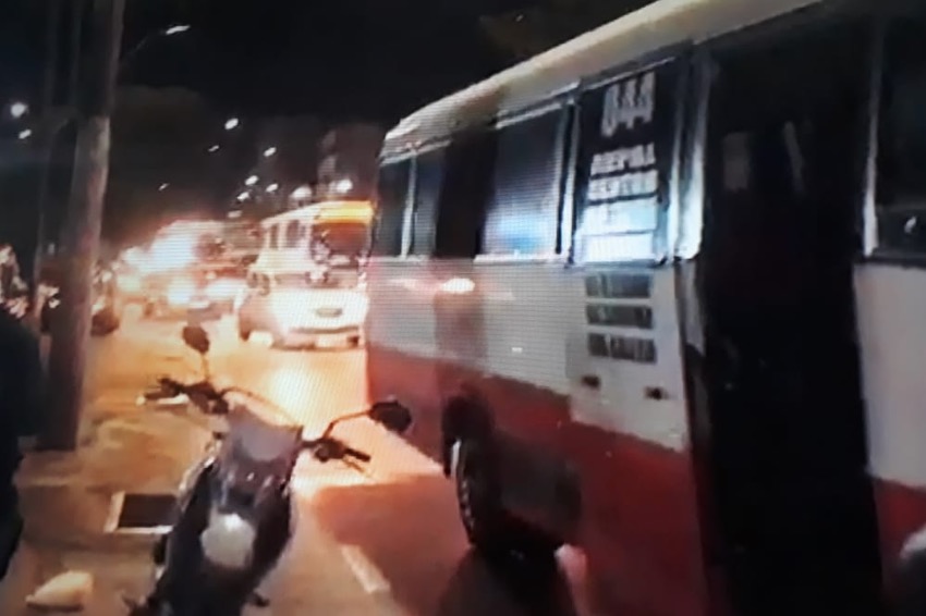 Passageiro reage e mata assaltante de ônibus com tiro na cabeça em Manaus