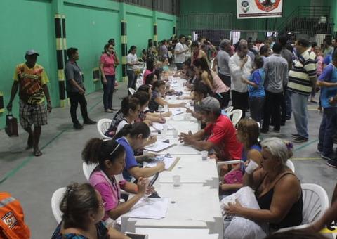 Em Manaus, pontos de coleta recebem doações para vítimas de incêndio no Educandos