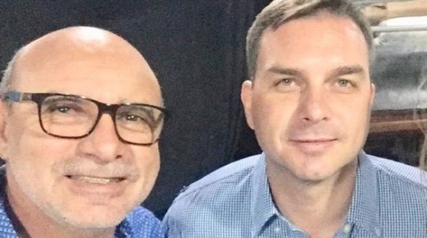 Ex-assessor de Flávio Bolsonaro vai prestar depoimento ao MP sobre depósitos e saques suspeitos