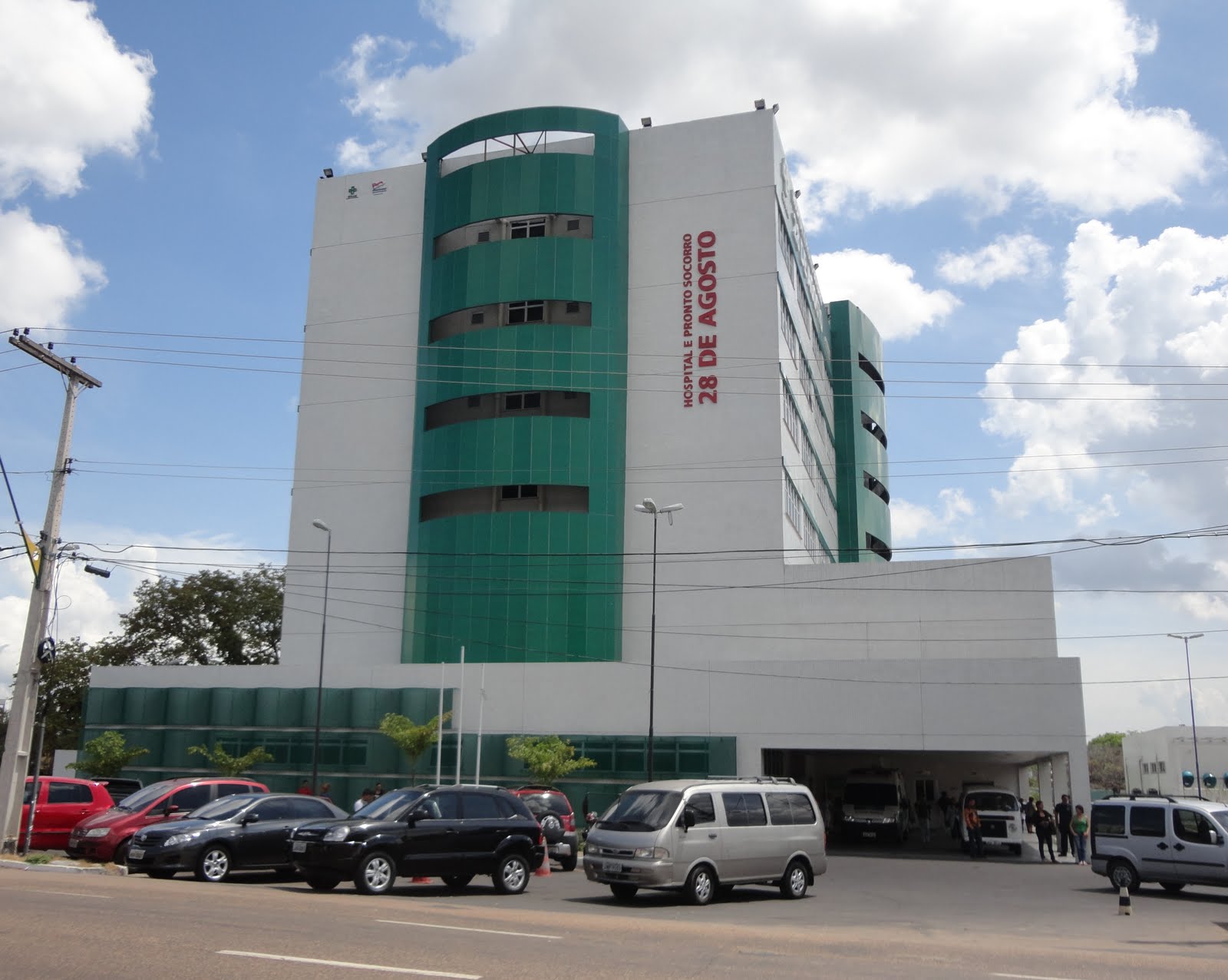 Em Manaus, duas pessoas feridas em incêndio no Educandos permanecem internada
