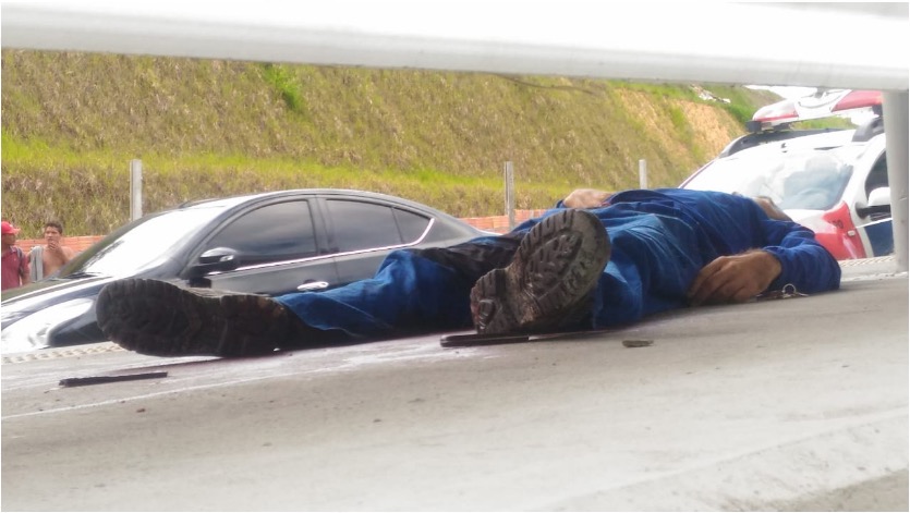 Trabalhador é encontrado morto a facada em parada de ônibus em Manaus